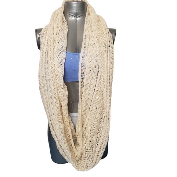 H&M Infinity Scarf Ivory 100% Acrylic - Picture 2 of 7